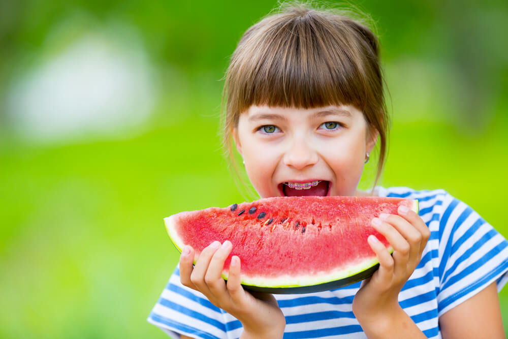 Young girl found good snacks to eat with braces.